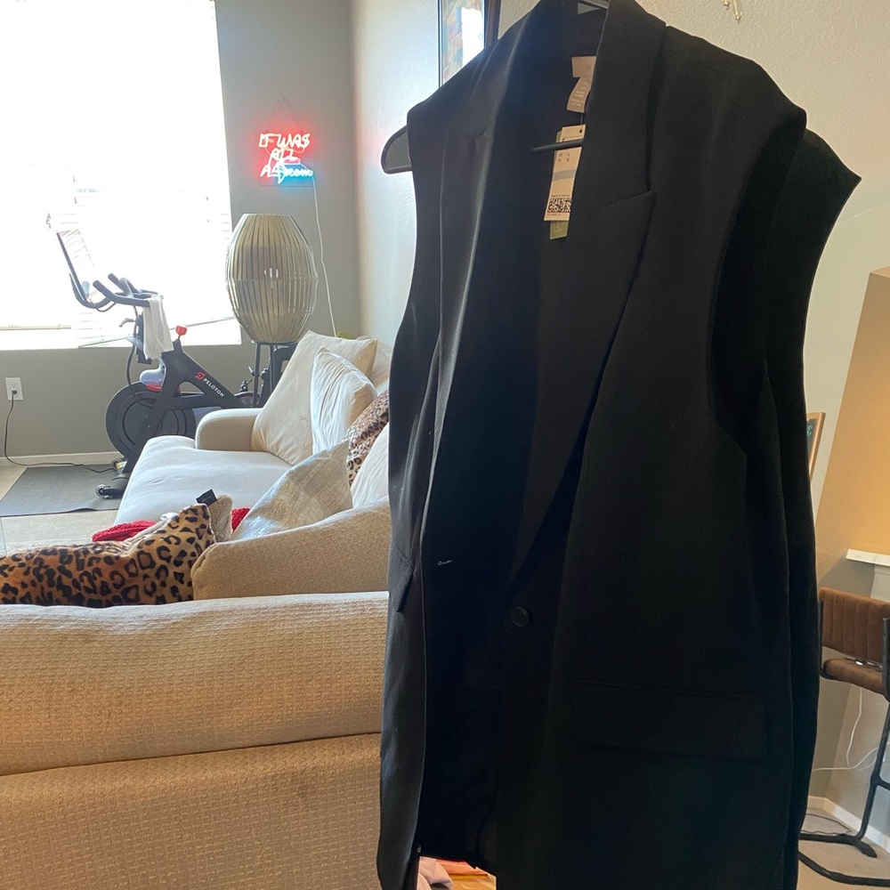 Blazer short sleeve. Black. Never used. With tags, size L.